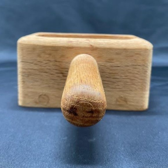 Wood Bagel Miter Holder With Handle - Picture 3 of 8